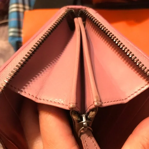 Bottega Veneta zippy wallet in pink authentic - Picture 6 of 12